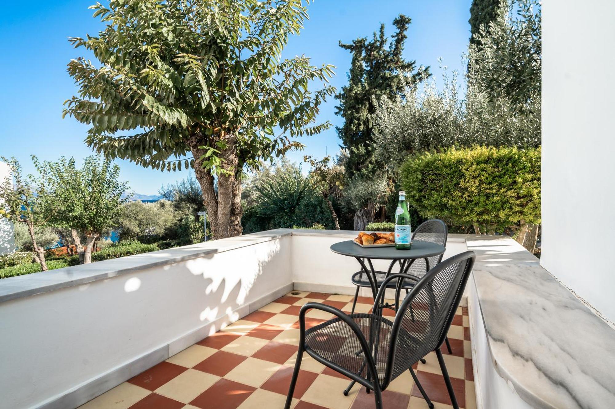 Porto Galini Seaside Resort & Spa Нікіана Екстер'єр фото A balcony in Greece