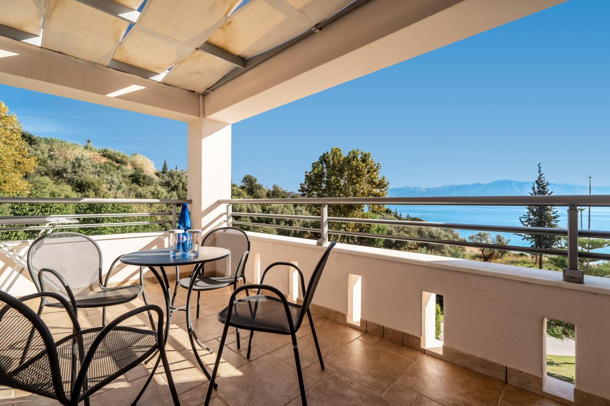 Porto Galini Seaside Resort & Spa Нікіана Екстер'єр фото A balcony in Greece