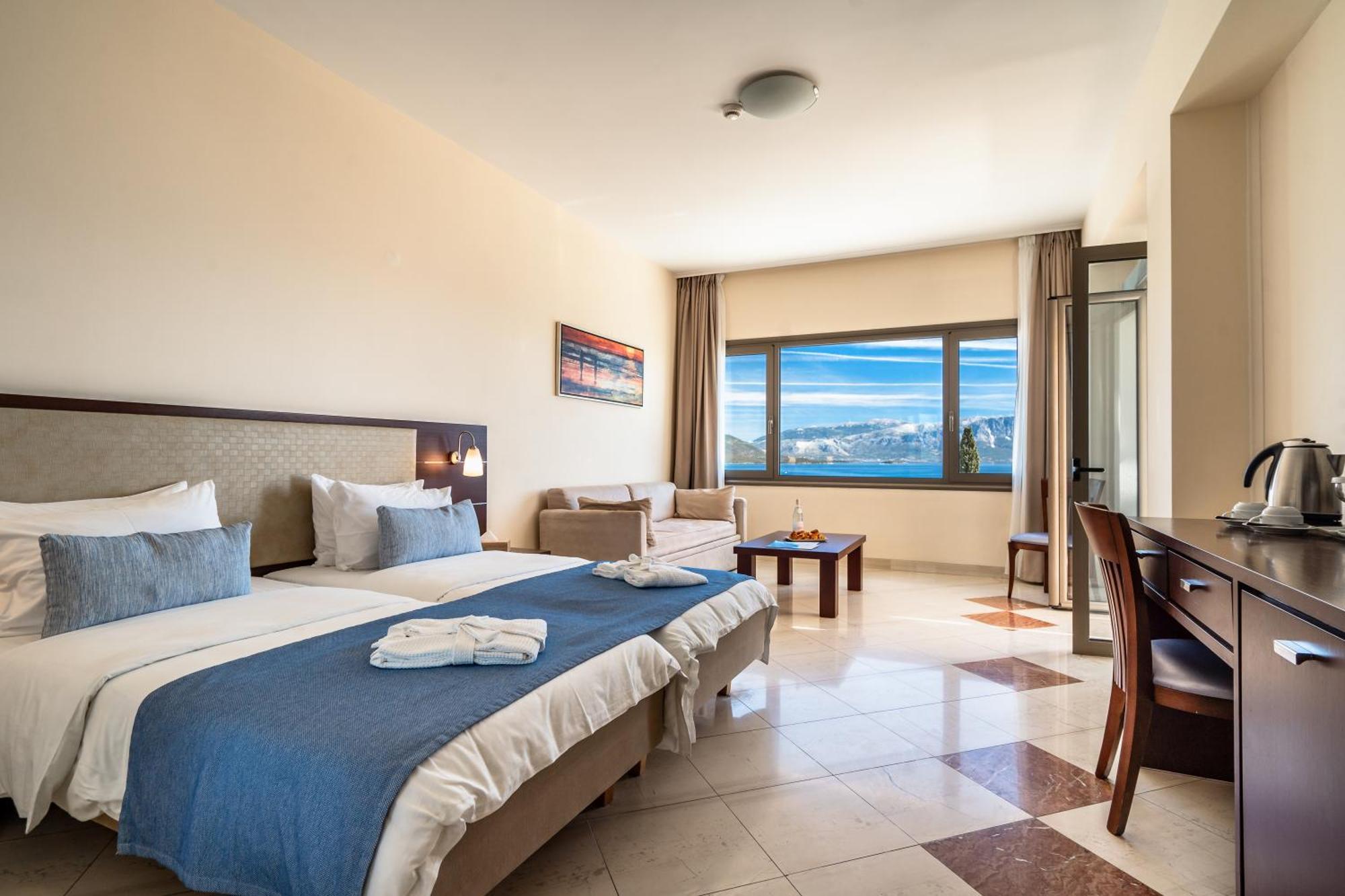 Porto Galini Seaside Resort & Spa Нікіана Екстер'єр фото A room at the hotel
